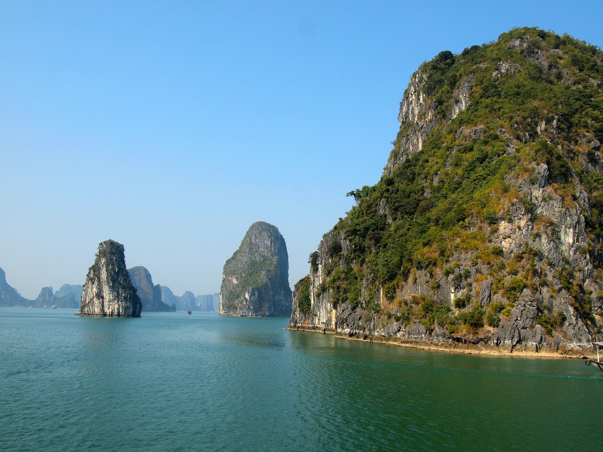 Feature image Ha Long Bay in Vietnam