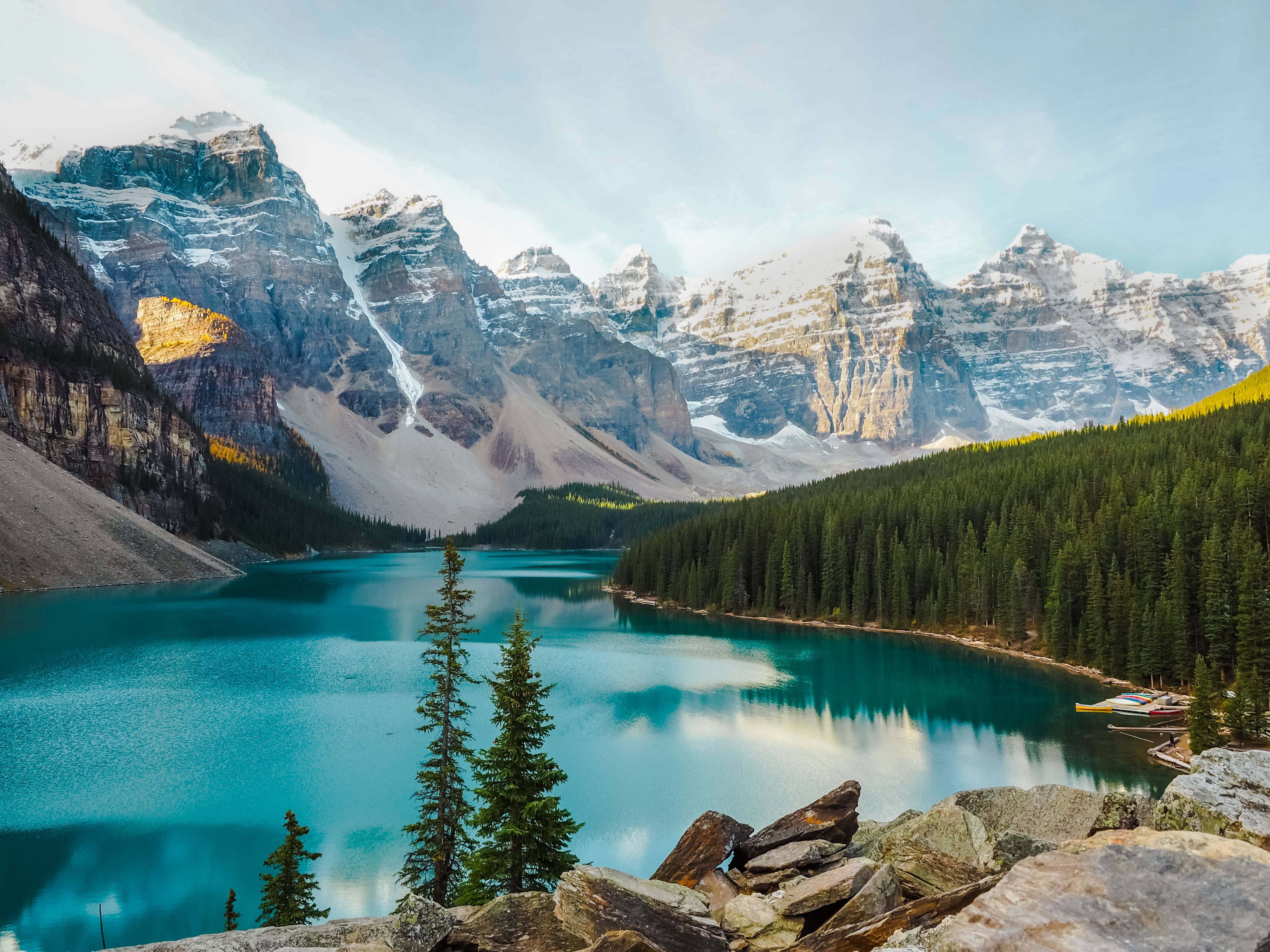 Feature image Moraine Lake in Alberta