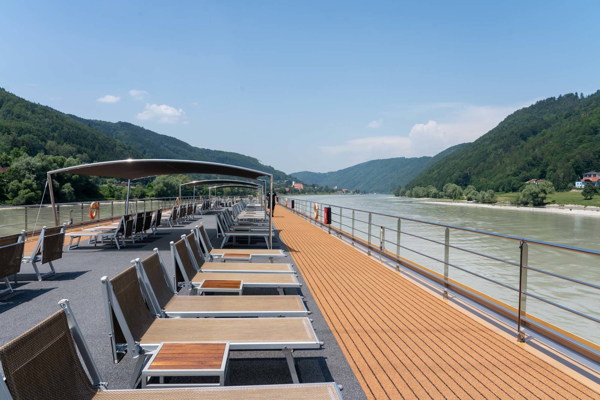 Feature image Avalon Impression on the Danube River