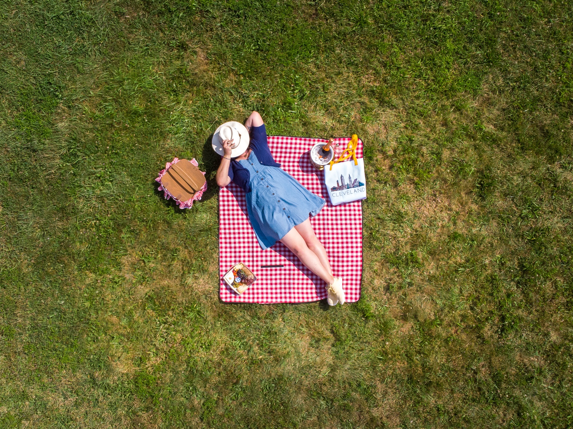 Feature image Amanda picnicking