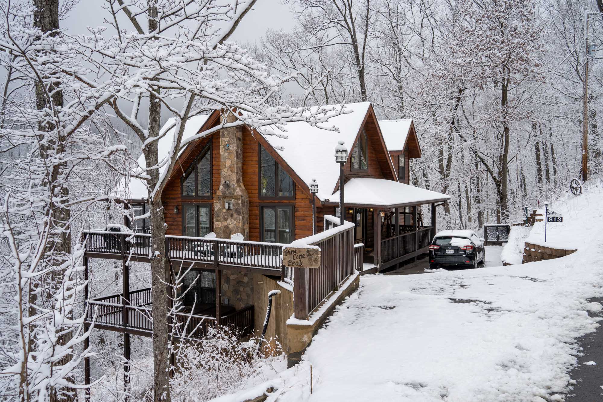 Feature image Smokies cabin in the snow