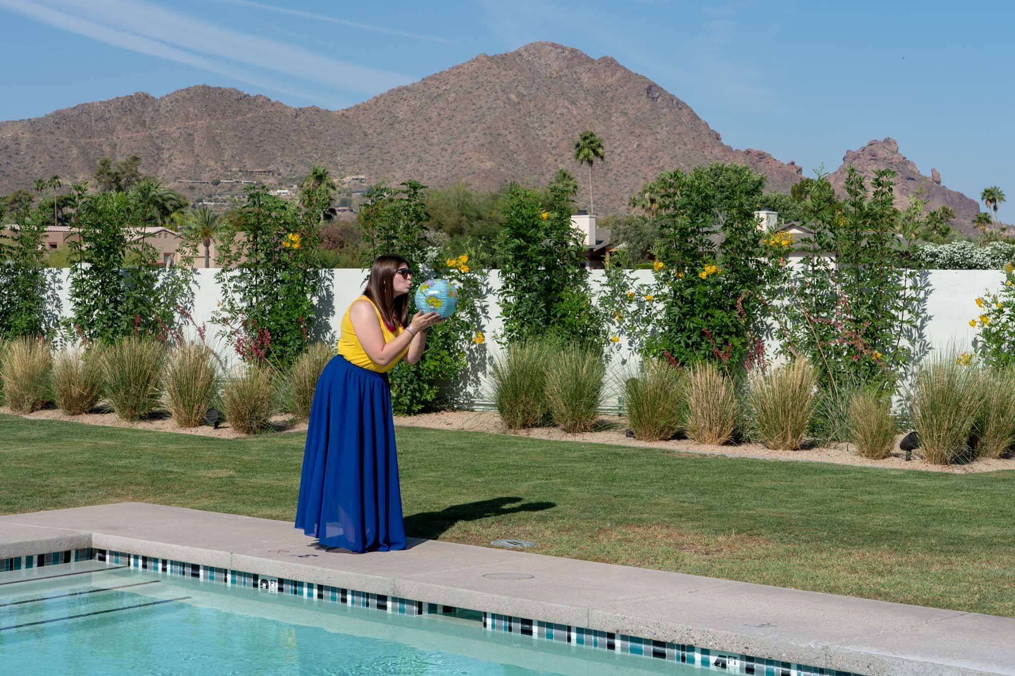 Feature image Amanda kissing a globe in Scottsdale