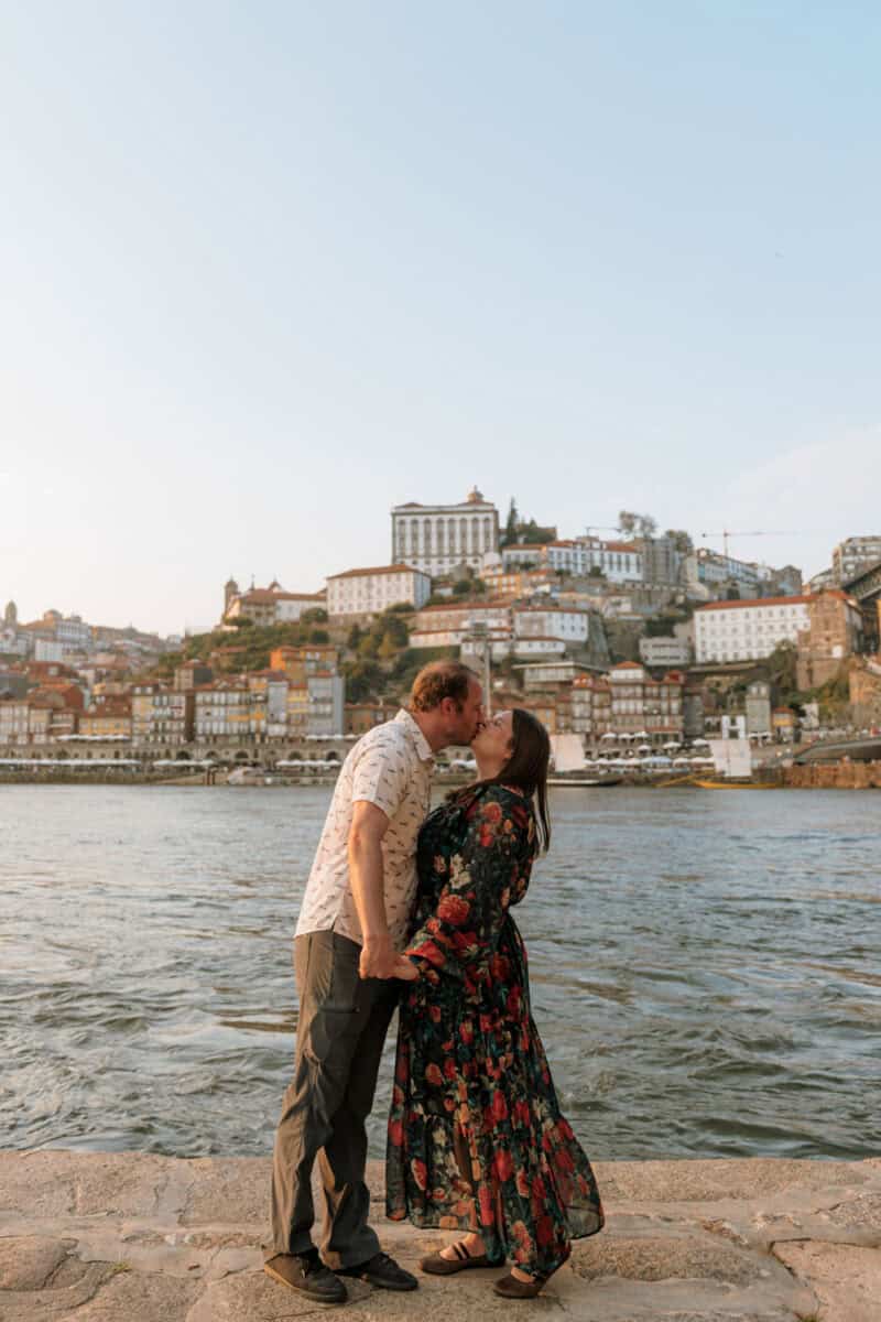 Amanda and Elliot kissing in Porto during a Flytographer shoot